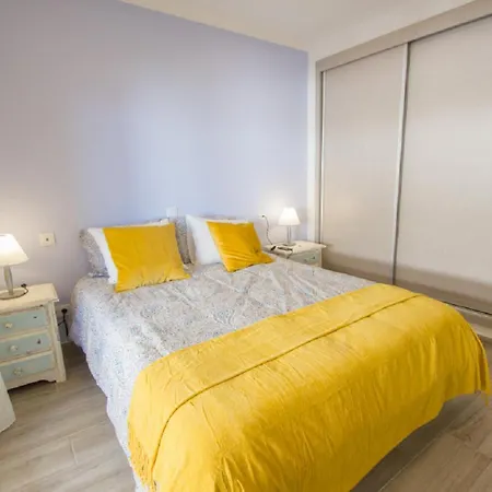 Luxury Sea View 200m & 10min Centre Apartment *