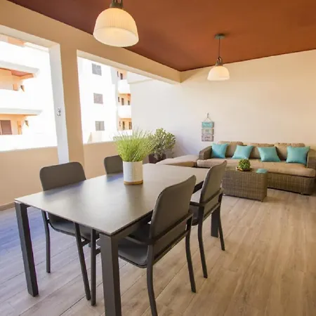 Luxury Sea View 200m & 10min Centre Apartment *