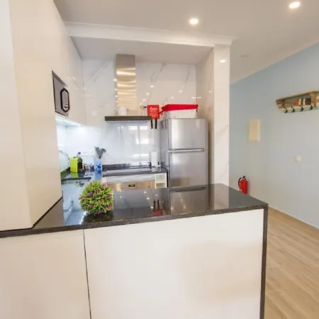 Luxury Sea View 200m & 10min Centre Apartment